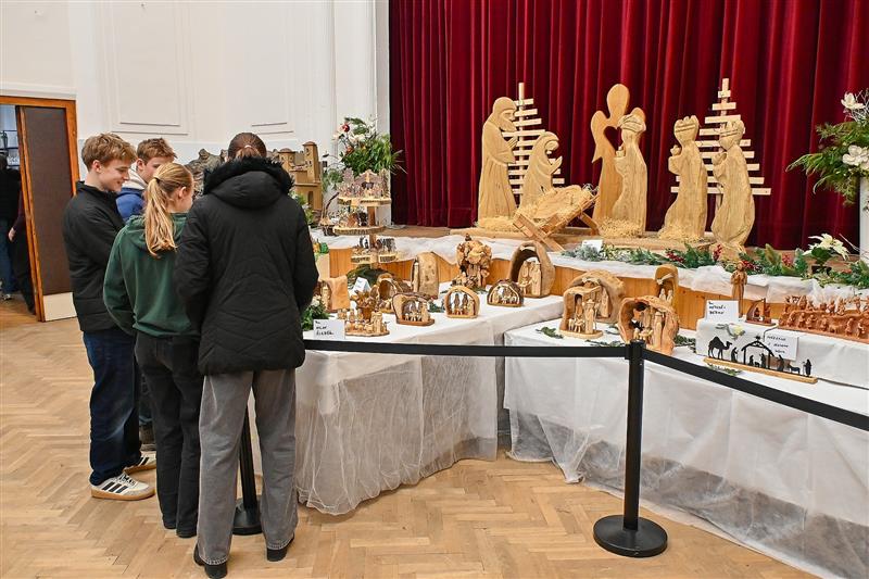 Výstava betlémů v kopřivnickém Katolickém domě představila víc než stovku jesliček různého stáří a hodnoty.