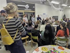 Hned druhý den poté, co se prokázala zvýšená koncentrace 2-ethylhexanolu v MŠ Pionýrská, proběhla informační schůzka s rodiči, na které byli informováni o stěhování.