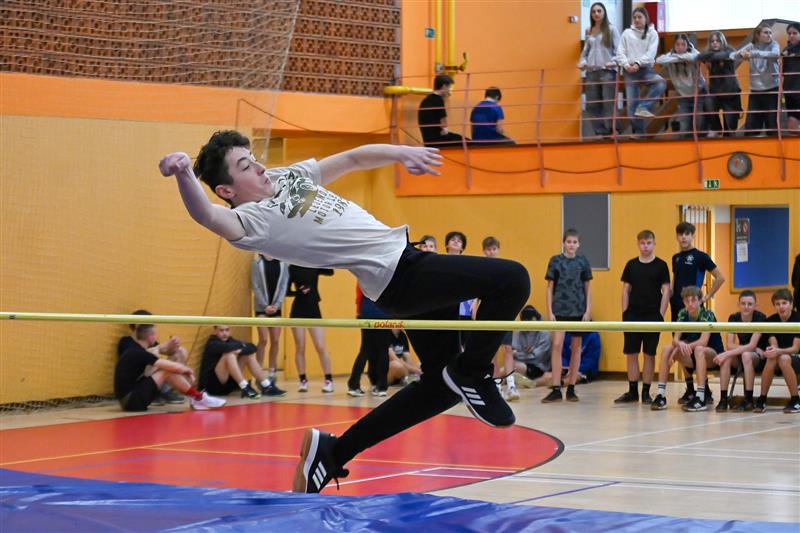 Do sportovní haly SOU se krátce před Vánoci jako každý rok sjely na dvě stovky mladých sportovců ze základních a středních škol z Kopřivnice a okolí.