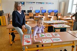 Nejen v Základní škole v Lubině proběhly před týdnem zápisy dětí do prvních tříd. Z 308 dětí, které byly u zápisů přezkoušeny, u 58 avizovali rodiče možnost odkladu. Kolik jich nakonec v září usedne do lavic, bude jasno koncem prázdnin.