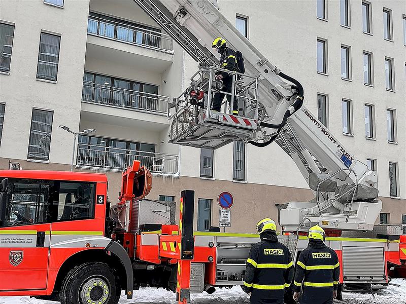 V Domově pod Bílou horou proběhlo taktické cvičení, jehož cílem bylo prověření připravenosti jednotek požární ochrany a personálu zařízení na krizové situace.