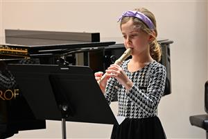 Mezi dvěma desítkami účastníků koncertu Já jsem malý muzikant byla i flétnistka Jasmína Rusnáková.