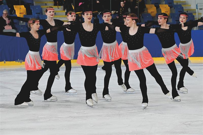 Bezmála třicet týmů bojovalo na Mistrovství ČR a Poháru ČR v Kopřivnici. Představily se i dva domácí týmy – Black Angels (na snímku) v kategorii Mixed age vybojoval stříbro a Angels Gang v kat. Adults byl čtvrtý.