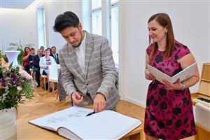 Jedním z 26 oceněných pedagogických pracovníků byl Robin Nguyen ze ZŠ sv. Zdislavy.