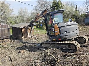 V závěru minulého týdne šla k zemi jedna z posledních chat v zahrádkářské kolonii u Nového Jičína, která musela ustoupit budoucí dostavbě dálnice.