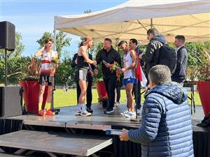 Hosté z Kopřivnice se na pozvání partnerského města Trappes účastnili i vyhlášení výsledků tamního půlmaratonu, který měl ve startovním poli i zdejší běžce.