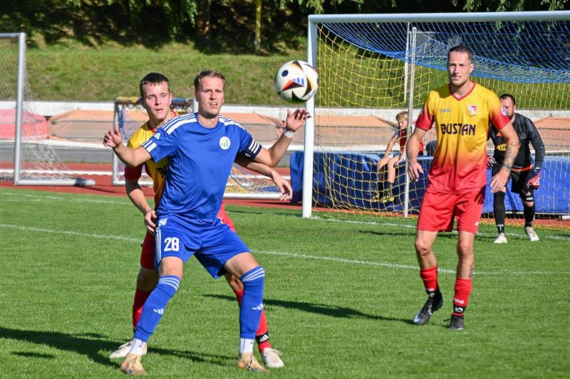 O jedinou branku fotbalistů Kopřivnice v utkání s Fryčovicemi se postaral kapitán Marek Socha (č. 28), nakonec to stačilo jen na jeden bod.